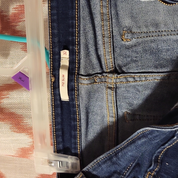 Women's Slim Levis - Picture 3 of 4